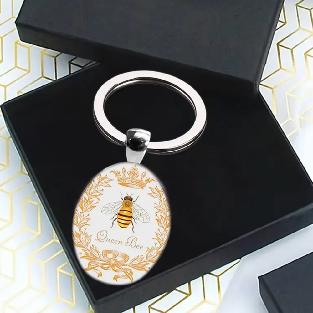 NWT Queen Bee Keychain Key Ring - Picture 2 of 4